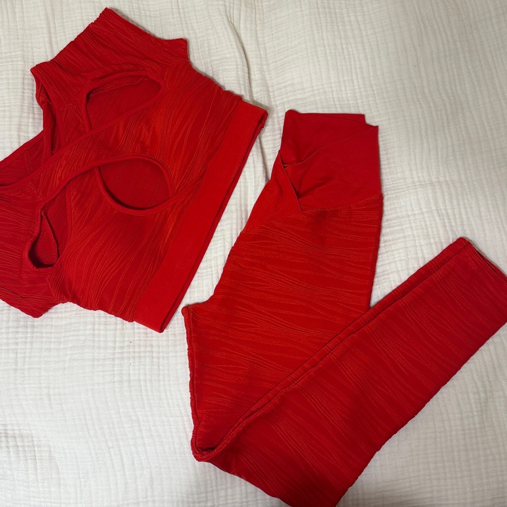 Red Cut-Out Matching Set - Picture 7 of 8